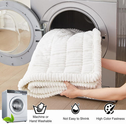 PawLounge™ – Quilted Cozy Sofa Cover