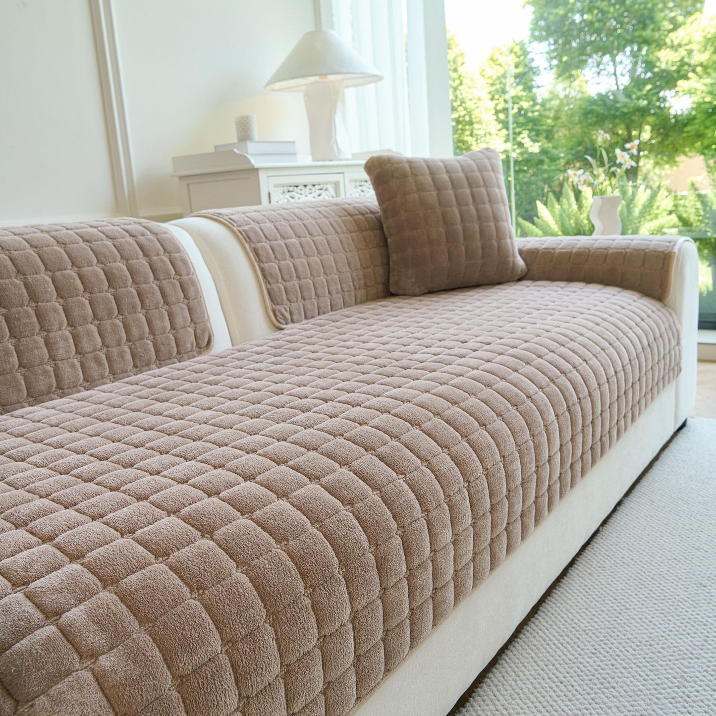 PawLounge™ – Quilted Cozy Sofa Cover