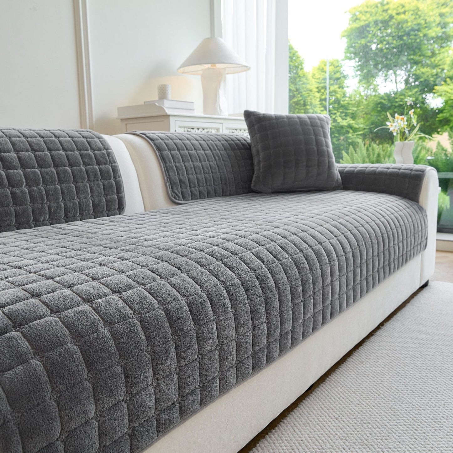 PawLounge™ – Quilted Cozy Sofa Cover