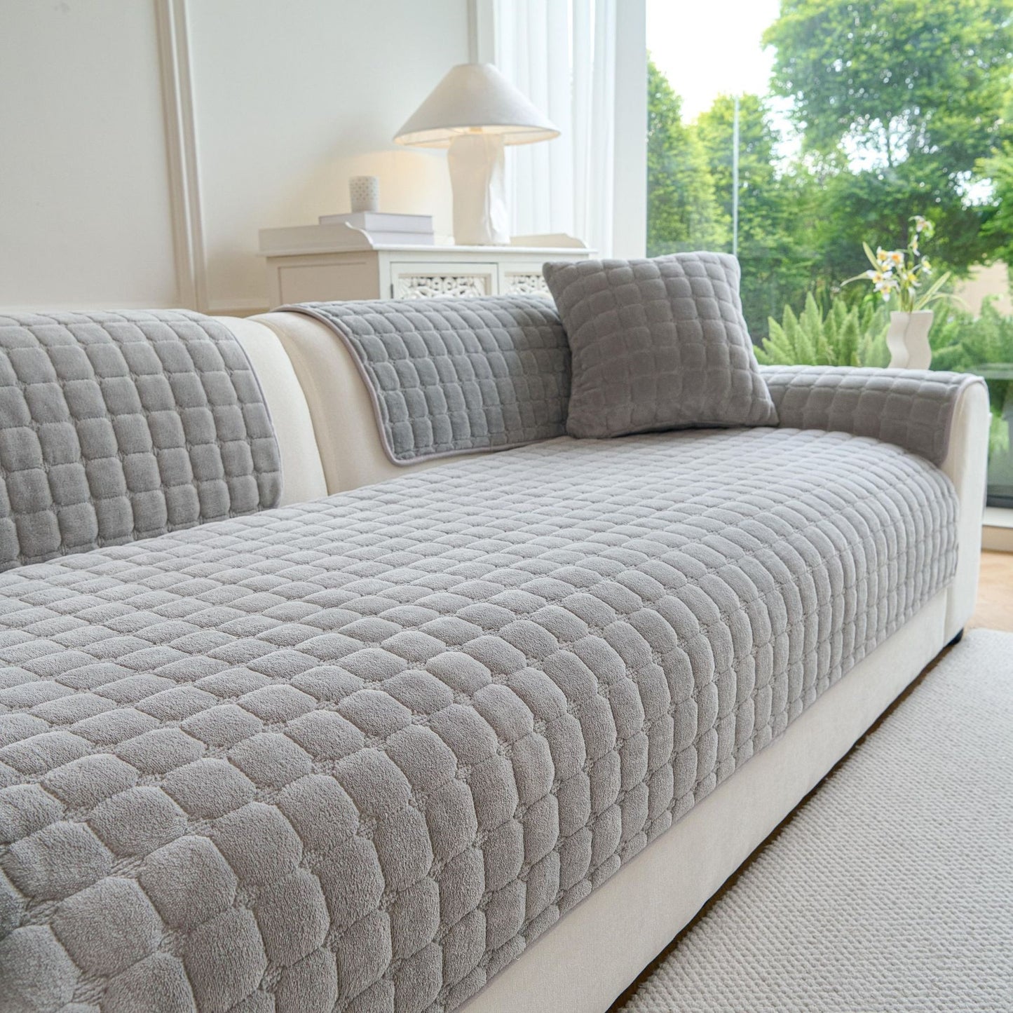 PawLounge™ – Quilted Cozy Sofa Cover